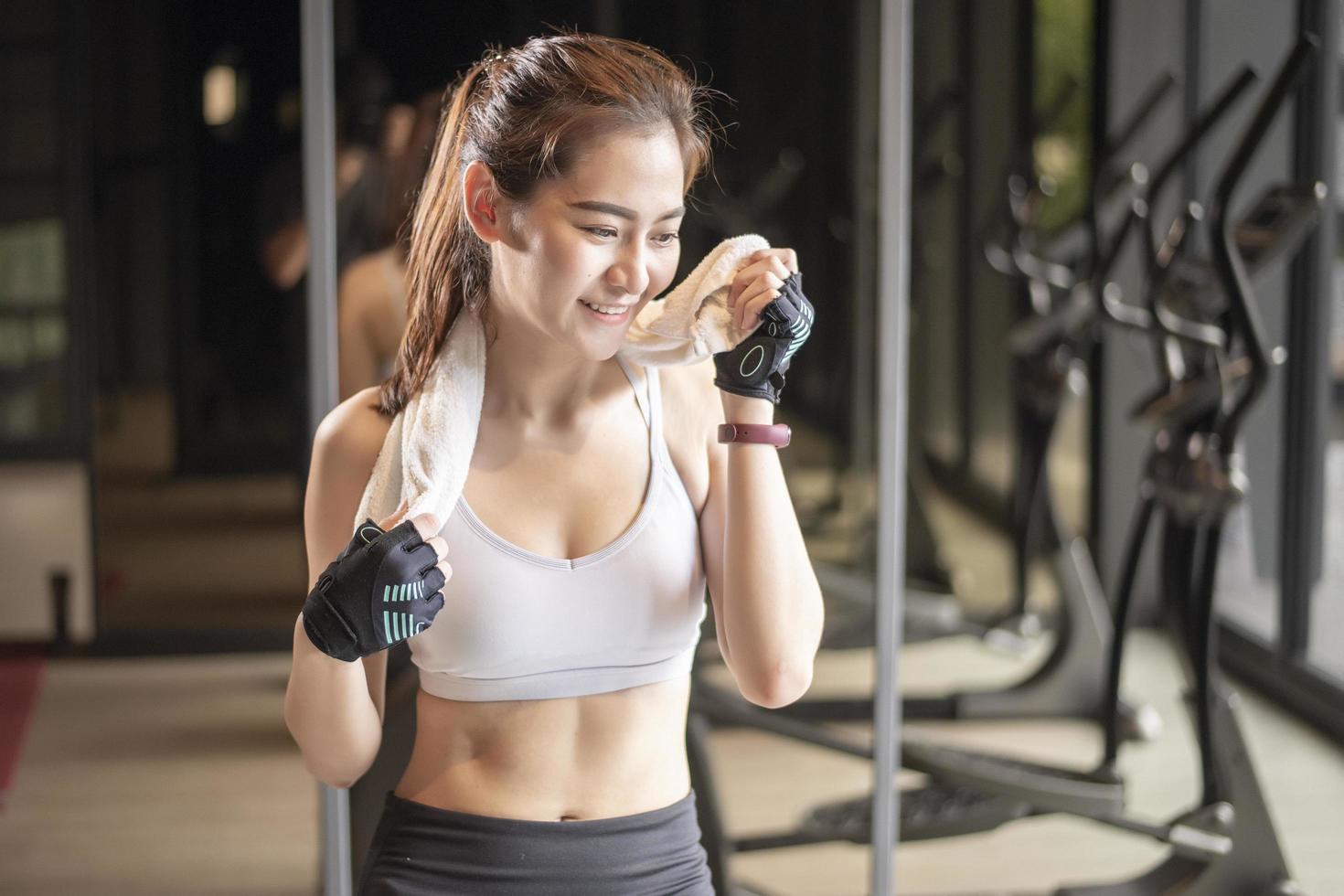 Thực hiện một chế độ tập luyện khoa học sẽ giúp bạn có được một thân hình đẹp Thực hiện một chế độ tập luyện khoa học sẽ giúp bạn có được một thân hình đẹp